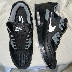 NIKE AIR MAX SHOES